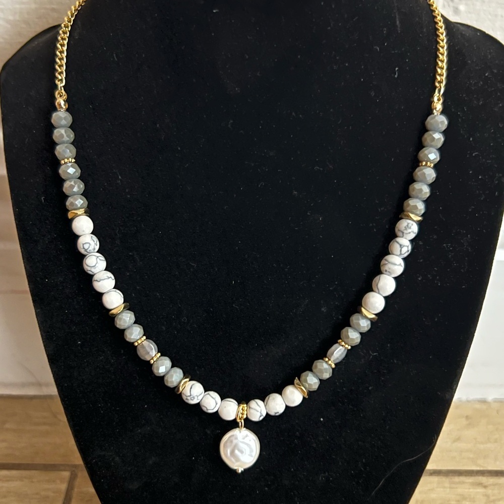 💜New Stella & Ruby Gold-tone Necklace with marble & grey- beads & stones